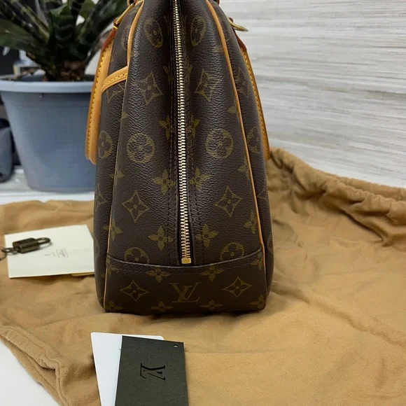 Louis Vuitton Monogram Bag . - Picture 4 of 16